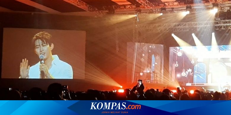 Taecyeon 2PM Menggugah Hati Para Penonton Jakarta dengan Rendisi Pribadi Lagu “Hati-hati di Jalan” Milik Tulus di Acara Fan Meeting