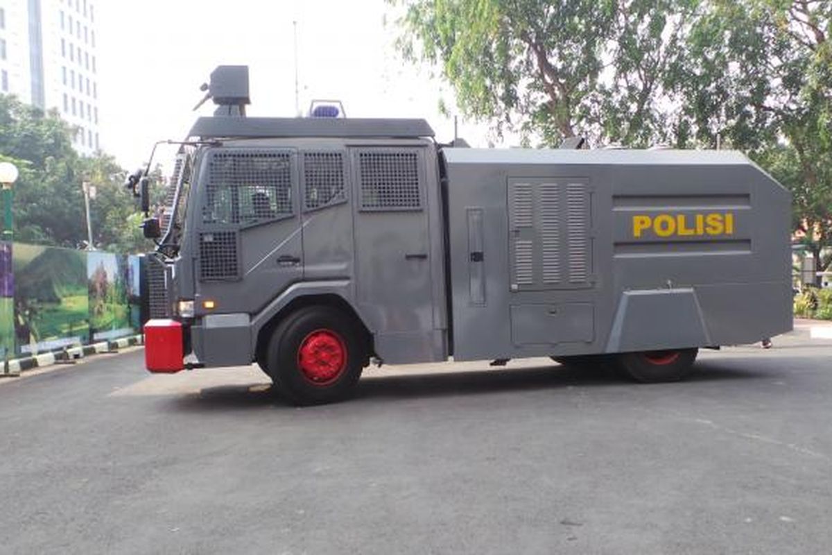 kendaraan water canon milik kepolisian