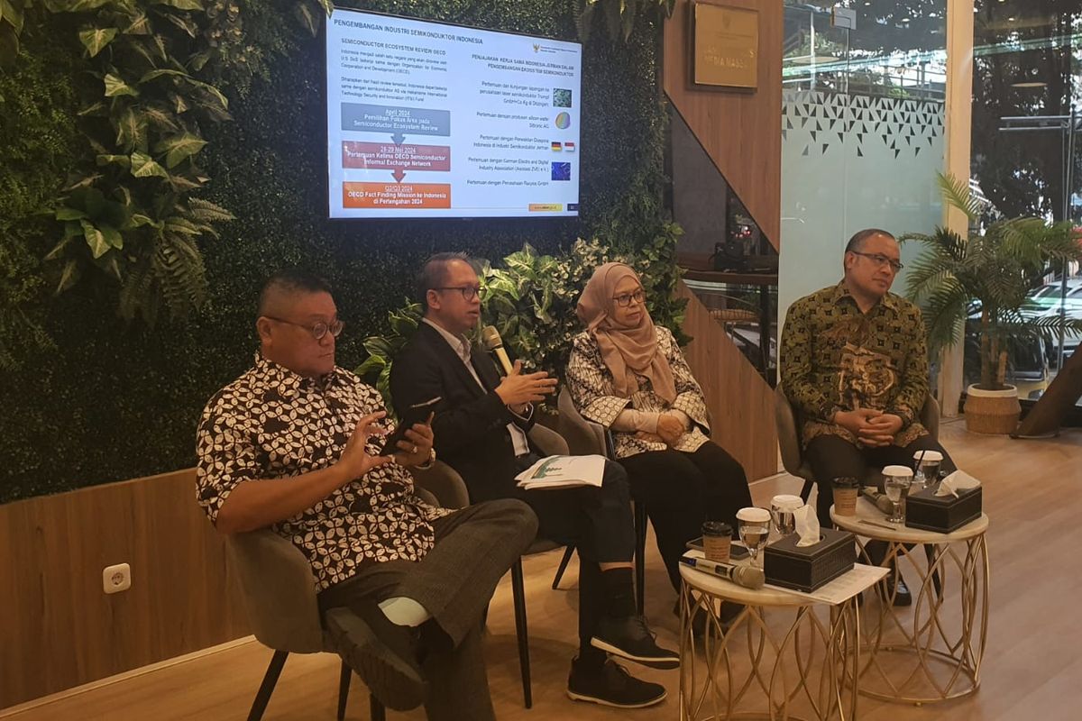 Deputi Bidang Koordinasi Kerjasama Ekonomi Intenasional Kemenko Perekonomian Edi Prio Pambudidalam jumpa pers di Jakarta, Kamis (30/5/2024). 
