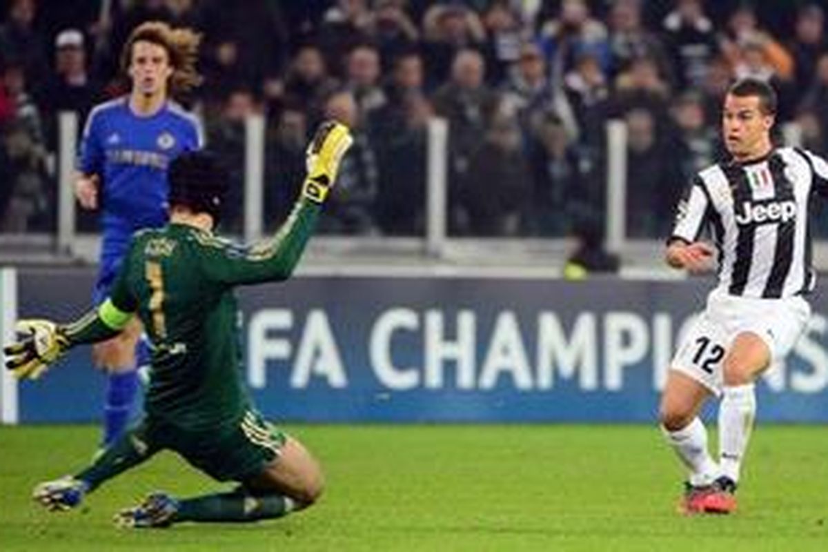 Bomber Juventus, Sebastian Giovinco saat melesakkan gol ketiga klubnya saat melawan Chelsea dalam lanjutan Liga Champions di Juventus Stadium, Selasa (20/11/2012)