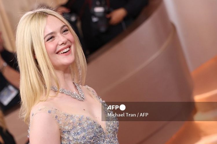 Elle Fanning saat menghadiri Golden Globes 2026
