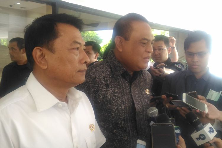 Menteri Pendayagunaan Aparatur Negara dan Reformasi Birokrasi (MenPAN RB), Syafruddin dan Kepala KSP Moeldoko di kantor KSP, Jakarta Pusat, Selasa (2/7/2019). 