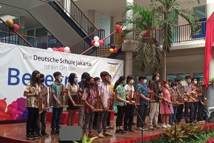 Presiden Federal Jerman Frank-Walter Steinmeier mengunjungi German School Jakarta di kawasan BSD, Tangerang Selatan, Kamis (16/6/2022).