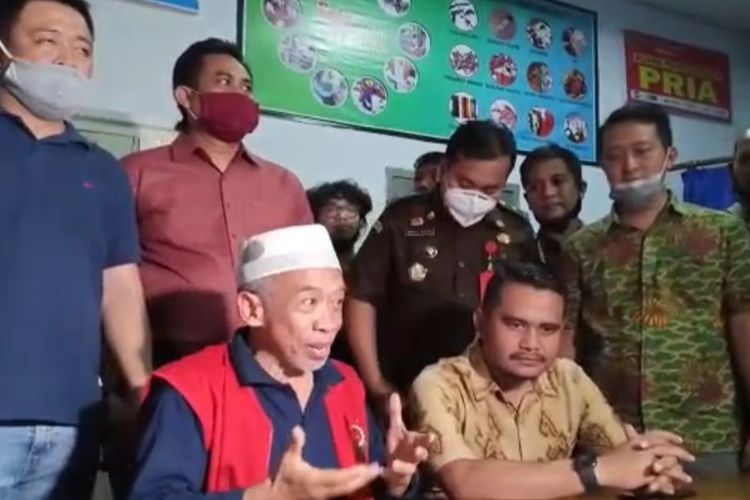 Pelawak Nurul Qomar memberikan keterangan kepada awak media sesaat sebelum masuk ke ruang tahanan Lapas Kelas IIB Brebes, Rabu (19/8/2020) (Foto: Istimewa)