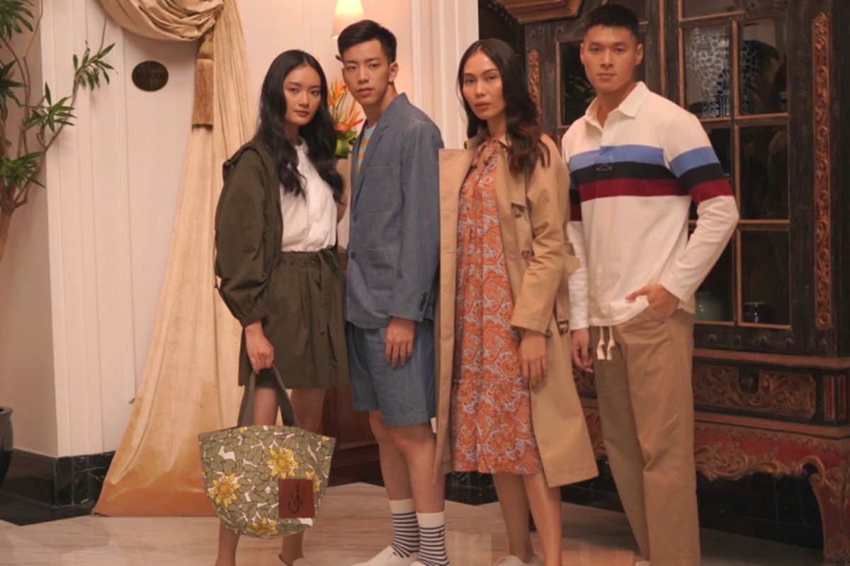 Beberapa koleksi kolaborasi Uniqlo dan JW Anderson.