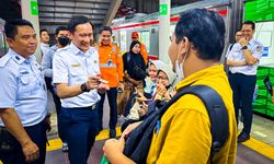 Kunjungi Stasiun Bekasi, Dirut KAI: Suara Pelanggan Jadi Dasar Peningkatan Layanan KAI