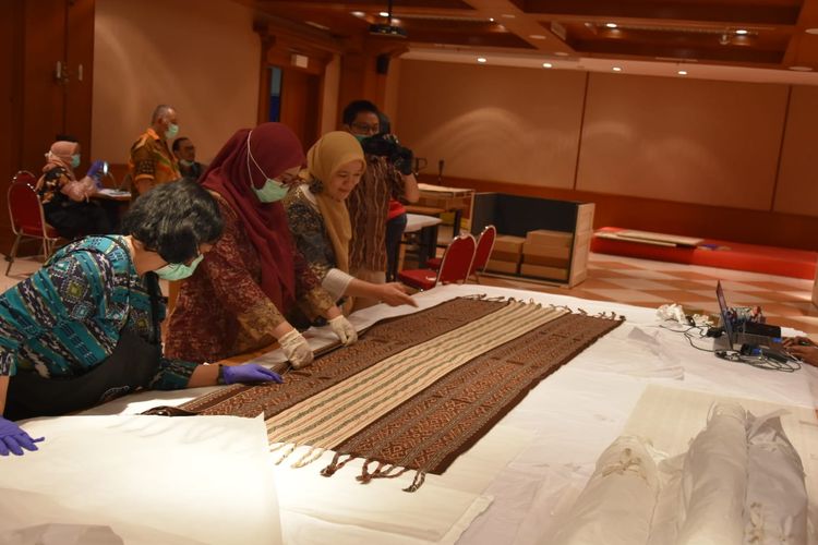 Penyerahan koleksi benda bersejarah dari Pemerintah Belanda kepada Pemerintah Indonesia dilaksanakan pada Senin, 10 Juli 2023 di Museum Volkenkunde, Leiden, Belanda.  