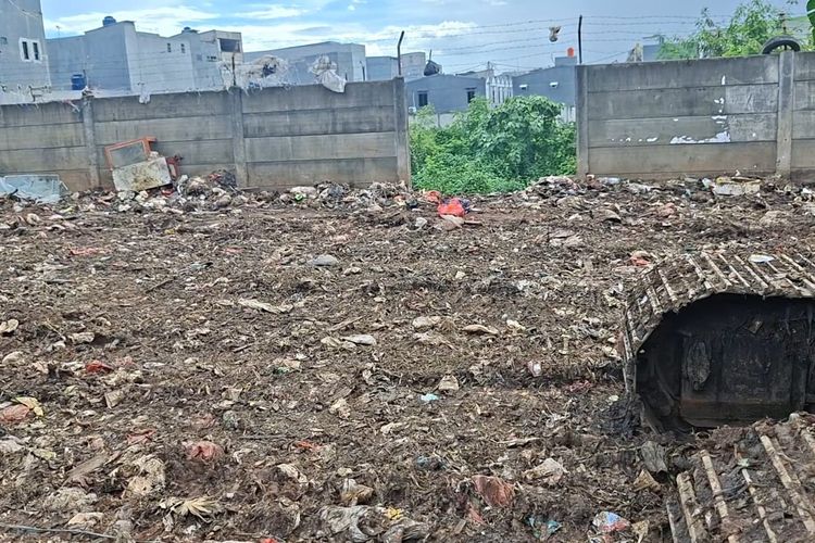 Tumpukan Sampah Pasar Induk Kramat Jati Tuntas Diangkut Sesuai Target