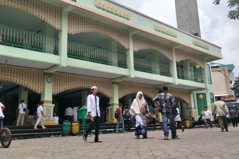 Prabowo Shalat Jumat di Masjid Agung Kauman Semarang