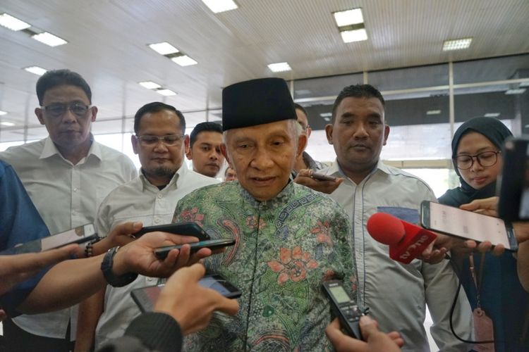 Mantan Ketua MPR Amien Rais mendatangi kompleks Parlemen, Senayan, Jakarta, Senin (21/5/2018). Menurut rencana, Amien akan memberikan refleksi terkait peringatan 20 tahun reformasi.