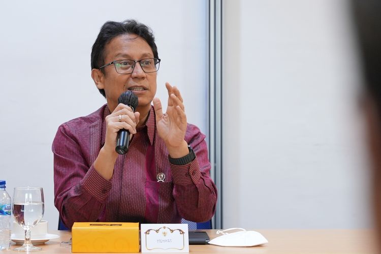 Menteri Kesehatan Budi Gunadi Sadikin memberikan keterangan saat berkunjung ke kantor redaksi Harian Kompas, di Jakarta, Jumat (4/11/2022).