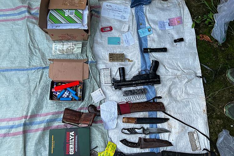 Indonesian police examine arms and other evidences used by two men believed to be linked to an Al-Qaeda-affiliated network were killed following raids by the Indonesian police's anti-terror squad, in Pringsewu, Lampung province on April 13, 2023. (Photo by AFP)