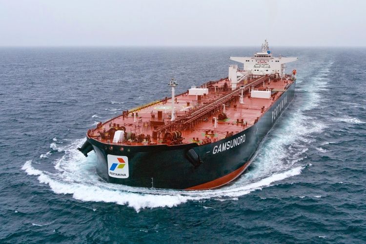 Kapal Pertamina International Shipping yang disewa oleh Aramco Trading Company
