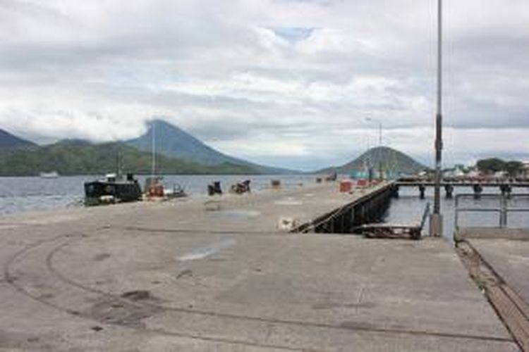 Sejak Rabu (6/5/2015) kemarin, PT. Pelabuhan Indonesia (Pelindo) IV Cabang Ternate, Maluku Utara sudah mengosongkan Pelabuhan A. Yani, Kota Ternate dari kapal­-kapal kontainer.
