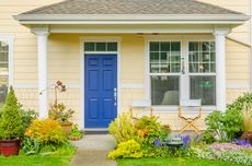 Cara Mendekorasi Pintu Masuk Rumah agar Lebih Menarik