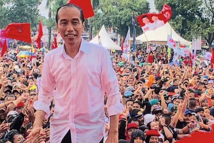 Tanpa dilindungi payung atau dibalut jas hujan, Jokowi tampak basah kuyup. Ini seperti yang dialami Jokowi dan massa pendukungnya saat berkampanye di Kompleks Stadion Temanggung Abdul Jamal, Kota Batam, Sabtu akhir pekan lalu.