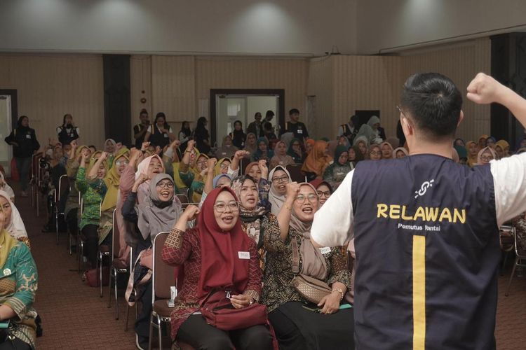 Relawan Pemutus Rantai menyelenggarakan edukasi keuangan kepada ibu-ibu PKK di Kota Cilegon, Banten