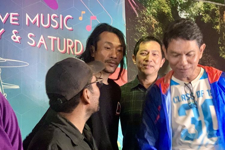 Abd Haris Agam atau yang akrab dikenal Agam Rinjani, salah satu tim evakuasi turis Brasil, Juliana Marins, di jurang Gunung Rinjani saat acara bincang-bincang bersama Consina di Toraja Coffee House Jakarta, Sabtu (28/6/2025).