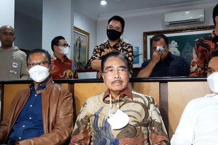 Hotma Sitompoel saat ditemui di kantor Lembaga Bantuan Hukum (LBH) Mawar Saron, Sunter, Jakarta Utara, Selasa (6/4/2021) malam.