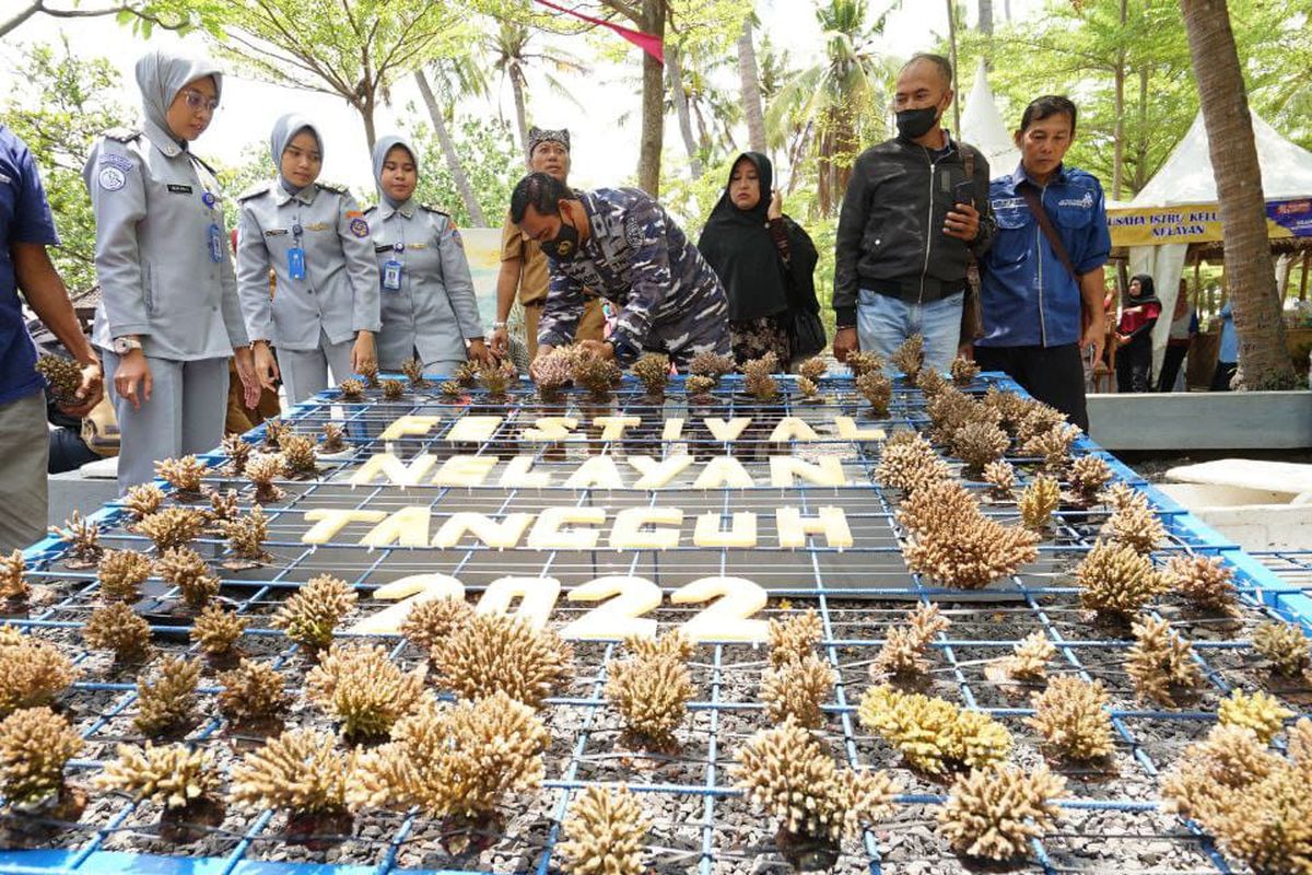 Pemkab Banyuwanvi menggelar Festival Nelayan Tangguh di Pantai Grand Watu Dodol (GWD), Banyuwangi, Selasa (22/11/2022).