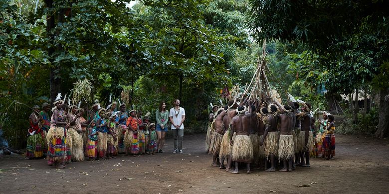 Vanuatu Illustration - A dance performed by Vanuatu residents to welcome tourists.