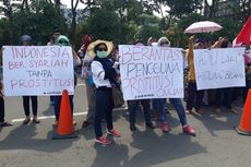 Demo Polda Jatim, Emak-emak Minta Pria Hidung Belang Juga Dihukum