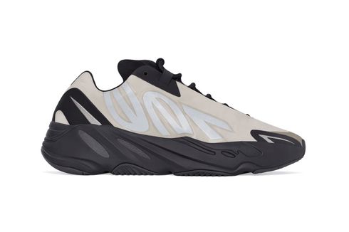 Adidas Yeezy Boost 700 MNVN Bone Tampil dengan Desain Simpel