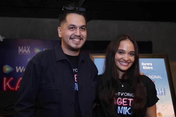 Artis peran Kevin Julio mengaku mengalami kesulitan membangun chemistry dengan Aurora Ribero dalam serial terbaru WeTV, Kaget Nikah.