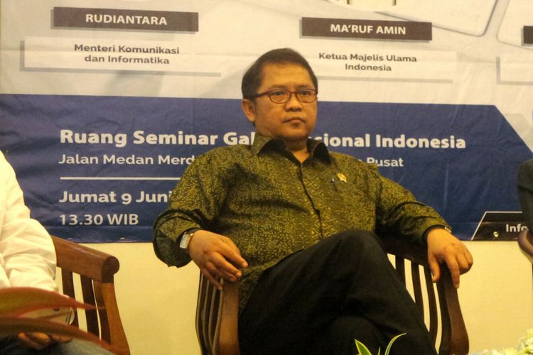 Menteri Komunikasi dan Informatika (Menkominfo) Rudiantara dalam sebuah diskusi bertajuk Bedah Fatwa MUI #MuamalahMedsosiah di Galeri Nasional, Jakarta Pusat, Jumat (9/6/2017). 