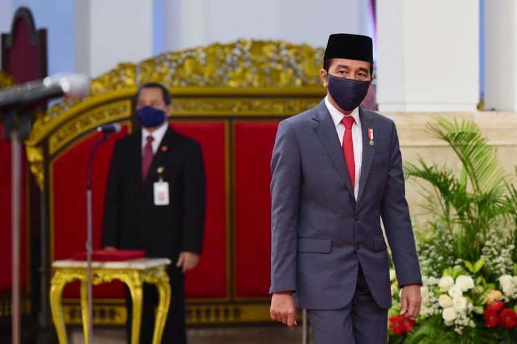 Presiden Jokowi melantik Ahmad Riza Patria sebagai Wakil Gubernur DKI Jakarta masa jabatan 2017-2022. Pelantikan yang berlangsung di Istana Negara, Jakarta, Rabu (15/4/2020) itu menerapkan protokol pencegahan Covid-19.