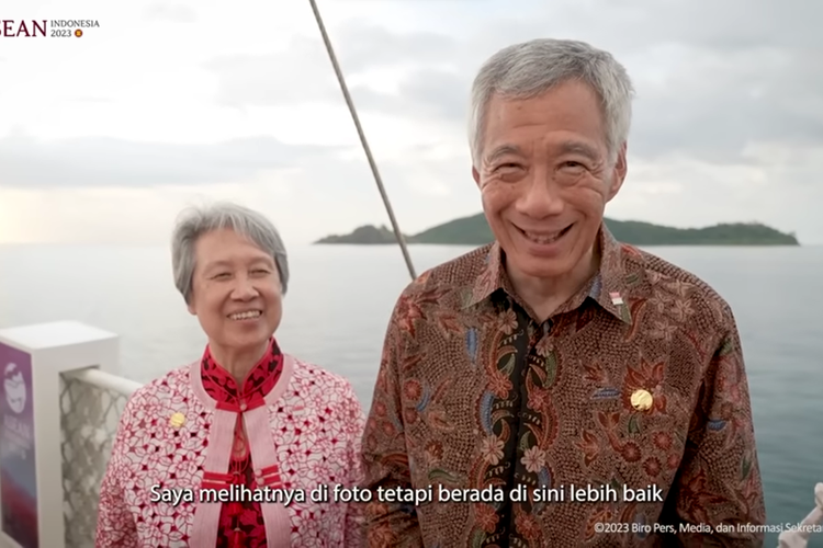 Perdana Menteri (PM) Singapura Lee Hsien Loong bersama istrinya Ho Ching  terkesima dengan pemandangan Labuan Bajo, Nusa Tenggara Timur (NTT) saat diajak menaiki kapal pinisi oleh Presiden RI Joko Widodo, Kamis (11/5/2023).