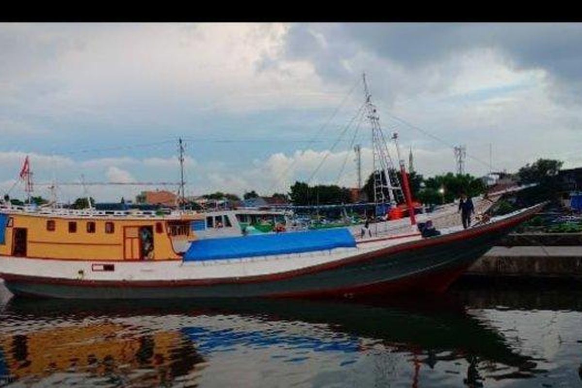 Dokumentasi KM Ladang Pertiwi sebelum tenggelam