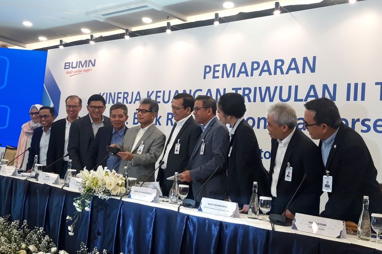 Jajaran Direksi PT Bank Rakyat Indonesia (Persero) TBK (KOMPAS100: BBRI) ketika memberi keterangan pers mengenai paparan kinerja keuangan kuartal-III 2019 di Jakarta, Kamis (24/10/2019).