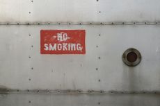 Kenapa Merokok di Ruang AC Dilarang? Simak Dampak Buruknya 