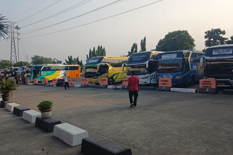 Terminal Kampung Rambutan, Jakarta Timur