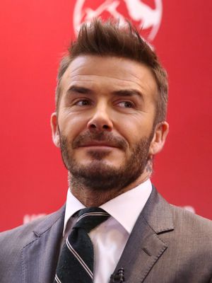 Gaya rambut David Beckham saat acara Temu Media AIA di Hotel Raffles, Kuningan, Jakarta, Senin (26/03/2018). Di usia 43 tahun, David Beckham masih menjadi idola banyak wanita dan pria, ketampanan dan penampilannya yang selalu berganti setiap tahunnya selalu menarik untuk disoroti.