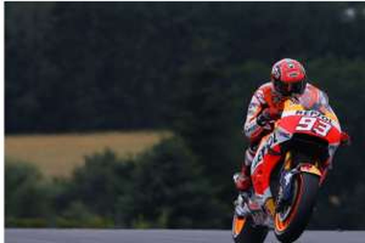 Marc Marquez saat sesi latihan bebas di Sirkuit Sachsenring, Jerman.