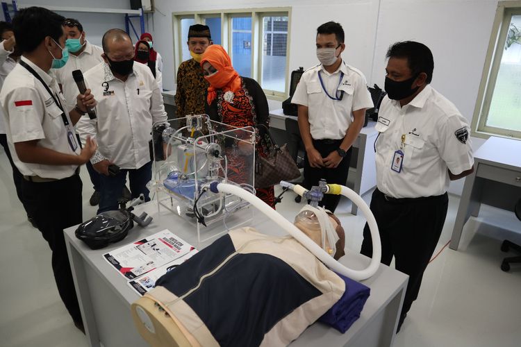 PT Pindad memperkenalkan ventilator dan produk-produk lainnya untuk memerangi Covid-19. 