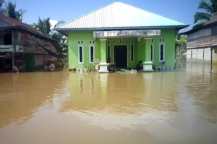 Banjir merendam 129 rumah warga di Kecamatan Baebunta, Luwu Utara, Sulawesi Selatan, Kamis (25/4/2024) sore