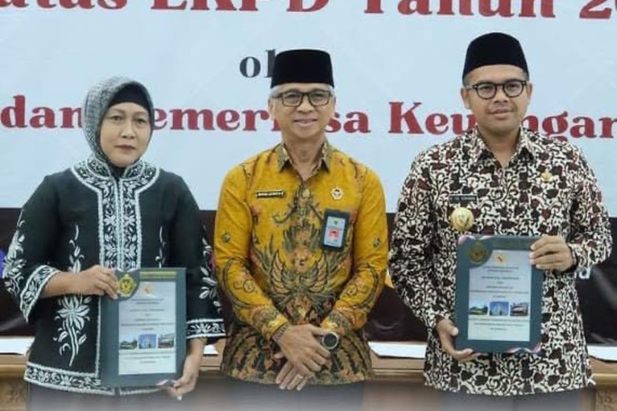 Pemkab Batang meraih opini Wajar Tanpa Pengecualian (WTP) dari Badan Pemeriksa Keuangan (BPK) atas Laporan Keuangan Pemerintah Daerah (LKPD).