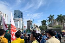 Massa BEM SI Tiba di Patung Kuda, Angkat Isu 8 Tahun Kegagalan Jokowi