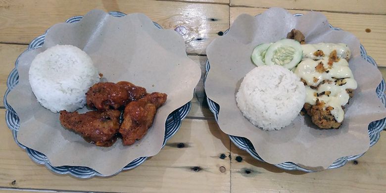 Sajian makanan ayam saus barbeque dan ayam mozarella di Kafe Geni Chicken & Coffee, Jalan Dewi Sekardadu, Kelurahan Ngargosari, Kecamatan Kebomas, Gresik, Jawa Timur, Selasa (10/4/2018).
