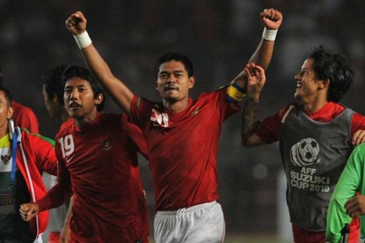 Perayaan gol Bambang Pamungkas saat Indonesia mengalahkan Thailand pada partai fase grup Piala AFF 2010 di Stadion Utama Gelora Bung Karno, 7 Desember 2010.