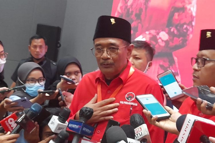 Ketua DPP PDI-P Djarot Saiful Hidayat di Masjid At-Taufiq, Jakarta Selatan di sela-sela acara Rakernas PDI-P, Selasa (21/6/2022).