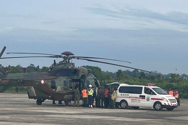 Evakuasi dua korban pesawat pilatus oleh heli Caracal. Kedua korban dibawa ke RSUD Jusuf SK Tarakan. Pilot selamat namun teknisi meninggal dunia