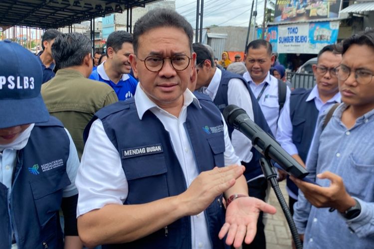 Menteri Perdagangan (Mendag), Budi Santoso di Pasar Sememi, Surabaya, Kamis (13/11/2025).