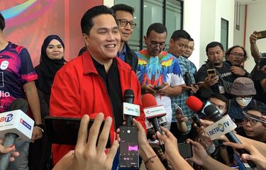 Menteri BUMN, Erick Thohir, tiba di Kantor PSSI, GBK Arena, Senayan, Jakarta, Minggu (15/1/2023), untuk mendaftar sebagai calon ketua umum PSSI. Artikel ini berisi Jadwal dan Tahapan Pemilihan Ketua Umum PSSI 2023-2027.