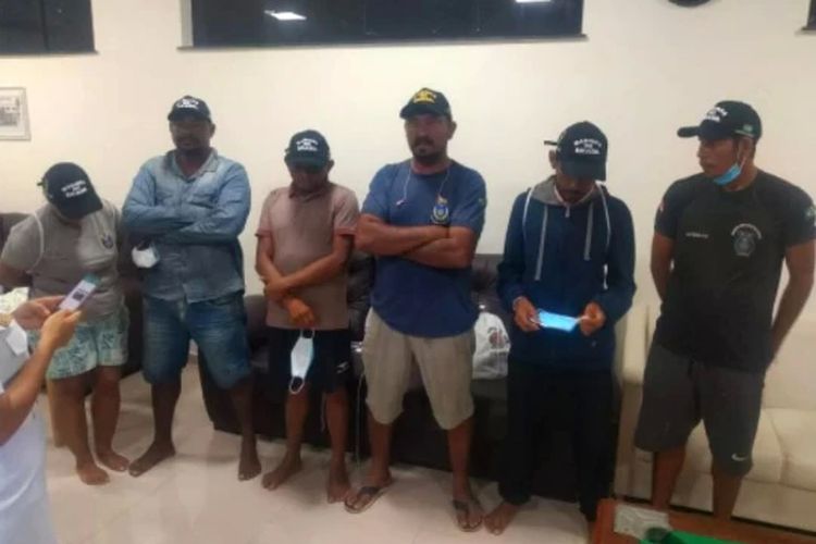 Sebanyak enam pelaut terdampar di pulau tak berpenghuni di Brasil selama 17 hari dan berhasil diselamatkan.