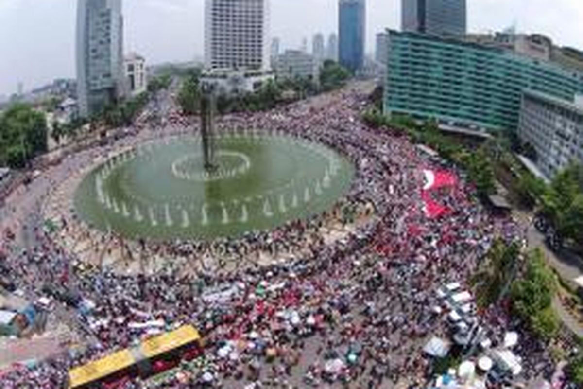 Suasana pesta rakyat di Bunderan Hotel Indonesia, Jakarta, Senin (20/10/2014). 