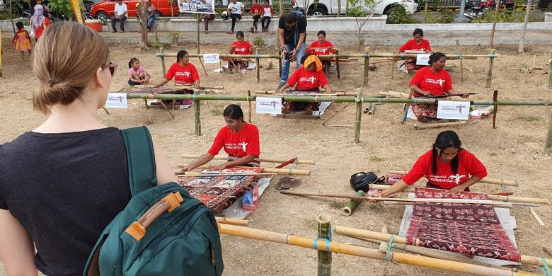 Expo Tenun Ikat di Festival Sandawool 2019 yang diselenggarakan di Sumba Timur, Nusa Tenggara Timur, Jumat (12/7/2019).